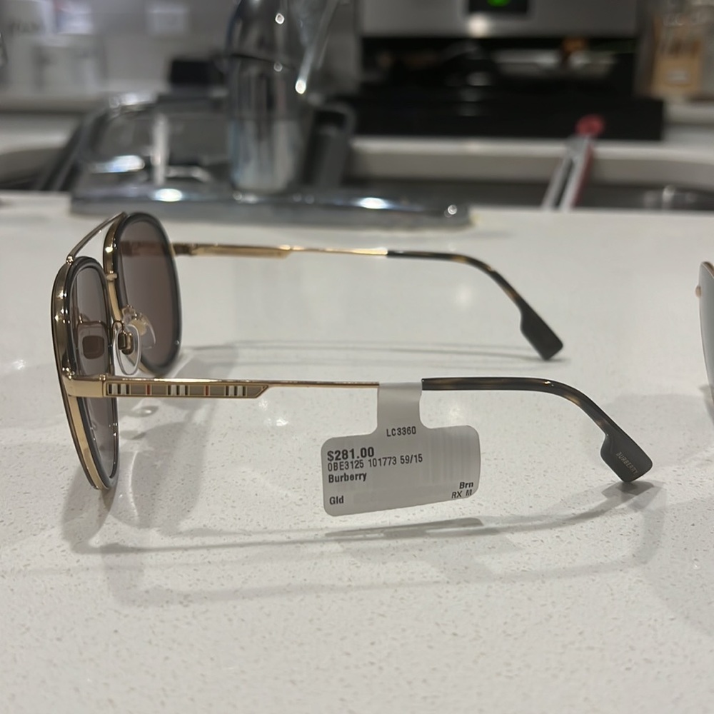 Bought my dad Burberry sunglass that’s i thought he lost - Picture 2 of 2